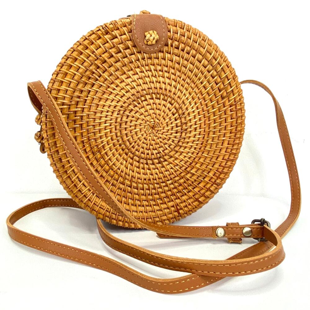 Rattan Crossbody Bag Round Clamshell Opening w/ Floral Lining Beachy Resort Wear